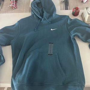 Brand new Nike Men’s hoodie I got as a Christmas gift last year and is too small